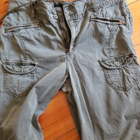 Fake and Fusion High Rise Capri Pants. Size 32M - Picture 5 of 11